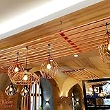 Das Licht teilt sich durch den massiven Stahl-Mantel im Raum und lässt so den Wohnbereich lebendig werden. Ein toller Effekt, der die Leuchte in den zentralen Mittelpunkt rückt.