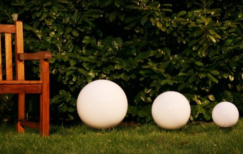 Kugelleuchten Set: 20 cm, 30 cm, 40 cm, Durchmesser jeweils mit Erdspiess und je 5 Metern Zuleitung im Lieferumfang - 2