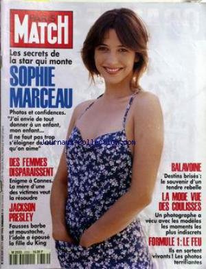 PARIS MATCH [No 2359] du 11/08/1994 - SOPHIE MARCEAU - DES FEMMES DISPARAISSENT A CANNES - JACKSON PRESLEY - BALAVOINE - LA MODE VUE DES COULISSES - FORMULE 1 - LE FEU. Bertha la nouvelle chef des tontons macoutes Circuit d'Hockenheim geyser d'essence Daniel Balavoine tendre rebelle Femmes dangereuses reines de la petite histoire Jack Nicholson Les femmes disparues de la cÔäóte d'Azur Maurice Arreckx Michael Jackson et Lisa-Marie Presley : mariage Paul Hogan Scott et Zelda Fitzgerald Si