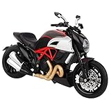 La rueda delantera de la motocicleta se puede girar y el soporte de estacionamiento se puede mover.