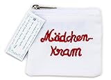 Die Tampontasche besteht zu 100 % aus peruanischer Baumwolle und passt dank der praktischen Größe (7 cm x 7 cm) in jede Handtasche