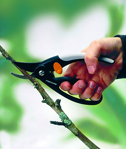 Fiskars Bypass-Gartenschere für frische Äste und Zweige, Antihaftbeschichtet, Hochwertige Stahl-Klingen, Länge 21 cm, Schwarz/Orange, Elegance, P44, 1001534 - 3
