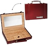 Größe ( geschlossen ): komplett circa 23,5 cm breit; 4 cm hoch und 15 cm tief / Material: sehr stabiler Karton mit hochwertigen Kunststoff Leder in WEINROT bezogen - INNEN ist der Koffer mit edlem Velours in beige ausgestattet