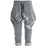 Unsere Stoff Hose ist in dem Baggy Styl kreiert, hat zwei Seiten Taschen und einen dehnbaren Bund mit Bindebändern. Kombiniert wird diese stilvolle und zugleich lässige Hose in der Regel mit einem Longshirt. Gerade im Alltag passt aber auch sehr gut ein T-Shirt dazu.