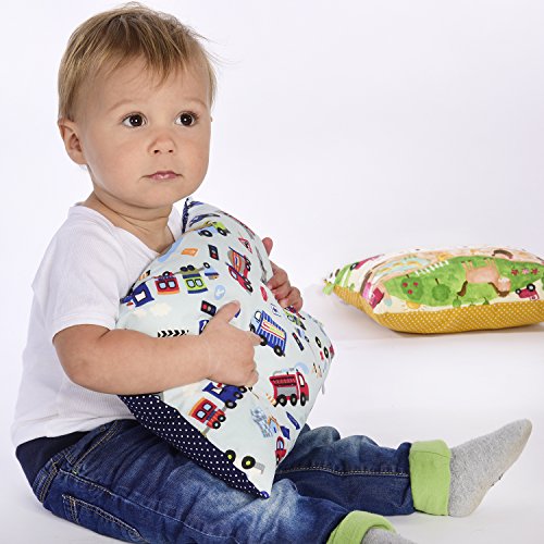 La Petite Unique | 35 x 25 cm Kinder-Kopfkissen | kindgerecht gestaltetes Kinderkissen | 100% schadstofffreies Kuschel-Kissen | waschbares Babykissen | vollständig Ökotex zertifiziert | Autos Blau - 7