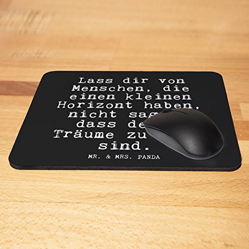 Mr. & Mrs. Panda Mauspad Druck Spruch „Lass dir von Menschen, die einen kleinen Horizont haben, nicht sagen, dass deine Träume zu groß sind.“ – 100% handmade aus Naturkautschuk – Mouse Pad, Mousepad, Computer, PC, Männer, Mauspad, Maus, Geschenk, Druck, Schenken, Motiv, Arbeitszimmer, Arbeit, Büro Spruch, Motivation, Weisheit, Abenteuer, Träume Spruch Sprüche Lustig Spass Geschenk Geschenkidee Zitate - 4