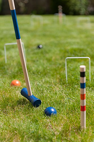 Hillington Â® Childrens 4 Player Outdoor Wooden Garden Croquet Set with 4 Brightly Coloured Junior Size Natural Wood Mallets, 4 Colour Co-ordinated Balls, 10 Metal Wire Hoops plus Wooden Start and Finish Posts â€“ Suitable for Ages 3yrs and Up