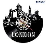 Diese Wanduhr im Retro-Stil besteht aus originalen Schallplatten mit LED-Komponenten, die Ihren Raum modern und schrullig machen.