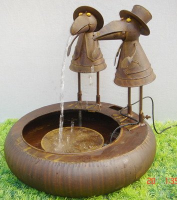 Metallbrunnen mit zwei Raben 46cm, mit Elektro-Pumpe, innen + aussen Metallbrunnen mit zwei Raben 46cm, mit Elektro-Pumpe, innen + aussen
