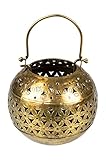 Indisches Windlicht Gold Antik von innen und aussen, im Orient Design, indisch verziert mit dem Lochmuster, in der Farbe Antikgold, für ein Teelicht | Schillerndes Design fängt das Kerzenlicht auf und reflektiert es für einen wunderschönen Effekt, und zaubern orientalische Schattenspiele in ihren Raum.
