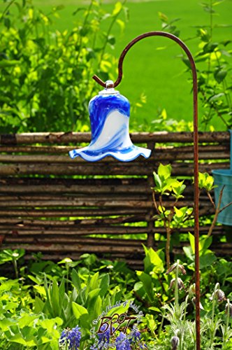 17 cm gross Gartenkugel Massivglas ROBUST, Tulpe Tropfen, Blume mit Hakenhalter Schäferstab FROSTSICHER & MASSIV Glas-Dekoration Blüte Gartentulpe Glocke Sonnenfänger für Lichteffekte im Garten, Rosenkugel in Tulpenform und dunkelblau-weiß farblichem Design, 125 cm mit Metallstab Sonnenfänger für Lichteffekte im Garten, Rosenkugel Gartenkugeln, Gartendeko FROSTSICHER, lichtbeständig und WINTERFEST, Rosenkugeln Winter Glas Deko Garten Schäferstab Metallstiel Bogenstab - 4