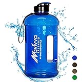 ❤ ELEGANTE Y MODERNO - elegante y moderna selección de colores azul, verde, negro oscuro y negro claro con asa antideslizante, tapa de empuje 100% a prueba de fugas, correa de mano cómoda y apertura de 5 cm en la parte superior para ayudar a hacer uso de este ¡Botella de Agua 2.2L tan fácil y cómoda como sea posible! El Gym Bottle es muy liviano y compacto a pesar de su gran capacidad, por lo que se adapta perfectamente a la mayoría de las bolsas de deporte y otros equipajes mientras viaja.