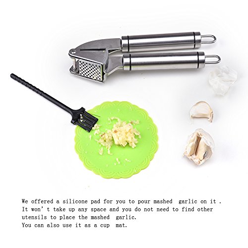 TTLIFE Premium Edelstahl Knoblauchpresse Küche Zerkleinerer mit Peeler Set Silikon Tube Roller und Silikon-Pad & zusätzliche Bürste für Haushalt/outdoor leicht zu reinigen - 5
