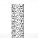 ▶ Diseño hueco elegante y único: bellamente diseñado en forma de cilindro alto y moderno, este deslumbrante jarrón de cristal con cuentas presenta hileras e hileras de cristales K9 con cuentas deslumbrantes en un lujoso marco de alambre de metal para un aspecto y sensación reales puros. Combinando el brillo surrealista del metal brillante con la chispeante magia de los cristales acrílicos, este soporte glam florero añadirá un toque de elegancia imperial a su boda, fiesta, decoración navideña o a