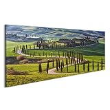 Zu jedem Bild erhalten Sie kostenlose Wandaufhänger. Die sogenannten Zackenaufhänger können Sie einfach an den Rückseiten montieren. Eine bebilderte Anleitung und ein Online Video erleichtern die Positionierung. So können Sie Ihr neues Leinwandbild schnell an der Wand aufhängen und genießen. Wir liefern alle Produkte innerhalb Deutschlands in 2-3 Arbeitstagen. Das Bild wird sicher in Schaumfolie verpackt und in extra für uns hergestellten Kartons geliefert.