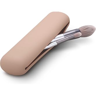 FERYES Travel Makeup Brush Holder, Magnetic Anti-fall Out Silicon Portable Cosmetic Face Brushes Holder, Soft and Sleek Makeup Tools Organizer for Travel-Khaki（7.8 * 1.89 * 0.8 Inches）