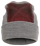 Un acolchado adicional es proporcionado por una capa de tela de fieltro y material de red. El fieltro y la tela de red se cosen a mano en Hamburgo para cada gorra.