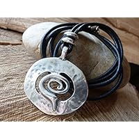 lange Lederkette mit versilberter Spirale Amulett Echtleder schwarz