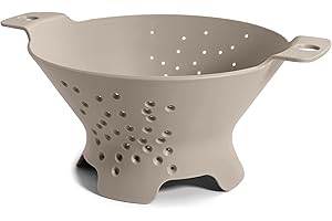 BLIMPLUS Blim Plus Scolapasta Cosmo diametro 25cm tortora opaco (Moka) plastica 100% riciclabile, Non Tossico, Lavabile in Lavastoviglie, Impugnatura Ergonomica, 4 piedini d’appoggio, fori svasati