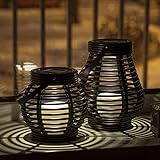 SOLARBETRIEBEN - Schalten Sie das Licht nur einmal mit dem Knopf an der Innenseite des Deckels ein. Von nun an schalten sich die Laternen automatisch ein und aus, wenn sie Licht erkennen.