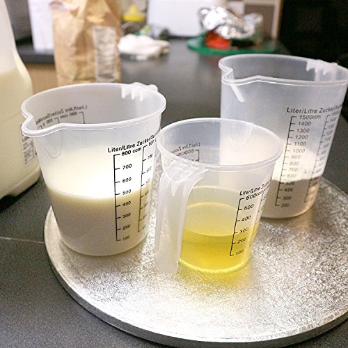 5 Stück Messkannen/Messbecher aus Kunststoff von Kurtzy- Küchenzubehör zum Kochen Utensilien Geschirr Becher Messtassen Set mit Gießauslauf – Flüssigkeitsmess-Skala 2000 ml 1500ml 1000ml 800ml 600ml – Ideal für alle angehenden Chefköche - 5