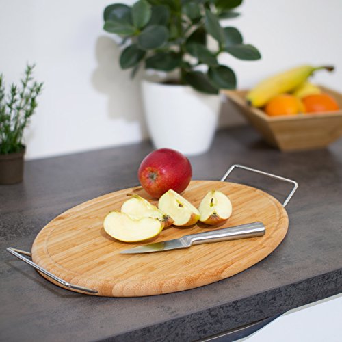 Relaxdays-Servierbrett-aus-Bambus-mit-Griff-H-x-B-x-T-4-x-434-x-29-cm-ovales-Schneidebrett-mit-Saftrille-aus-Holz-mit-praktischem-Metallhalter-als-Servierplatte-und-Serviertablett-nutzbar-natur