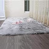 TIERSCHUTZ: Das fake Schaffell ist super weich, warm und gemütlich. Erstaunlich widerstandsfähig gegen Flecken und weiche auf Schritt