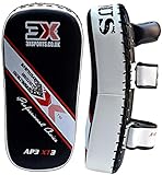 ✅ CONSTRUCCIÓN ERGONÓMICA: nuestro escudo de patada de taekwondo para kick boxing, karate, artes marciales, MMA y otros deportes de combate están hechos de cuero Rex Hide y están rellenos con tres capas de espuma gruesa integrada de gel IMT para una máxima absorción del impacto. La espuma es de alta densidad para soportar los golpes más duros. Entrenador más duro y seguro cada día.