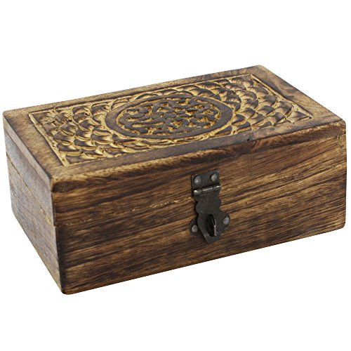 COM-FOUR® Schatzkiste aus Holz in Dunkelbraun, Holzbox mit Metall-Verschluss, in geflammter Optik, Handgeschnitzt, 15,2x9,8x5,8cm (1 Stück - schwarz)