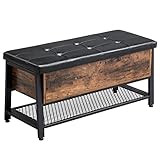 EISERNE LINIE MIT CHESTERFIELD CHARME: In bester Chesterfield-Manier mit den typischen Stofffalten und Knöpfen versehen, ist diese Sitzbank mit leicht glänzender Kunstlederoberfläche die erschwingliche Variante der berühmten englischen Vorbilder. Der schwarze Eisenrahmen sowie hölzerne Vintage-Akzente verleihen dem Möbelstück zusätzlichen Charme