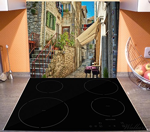 Wallario Herdabdeckplatte / Spritzschutz aus Glas, 2-teilig, 60x52cm, für Ceran- und Induktionsherde, Romantische Gasse in Kroatien mitten in der Stadt - 3
