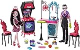 COOK UP A STORM - Die Draculaura-Puppe und ihr Vater, die Dracula-Puppe, können mit diesem Monster-High-Vampir-Küchenspiel-Set einen Sturm für Freunde und Familie kreieren