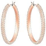 Elija el regalo perfecto para el Día de la Madre o cualquier otra ocasión con este par de aros de estilo atemporal, decorados con cristal pavé que les confiere ese brillo especial de Swarovski