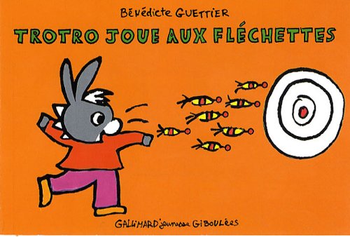 TROTRO JOUE AUX FLECHETTES