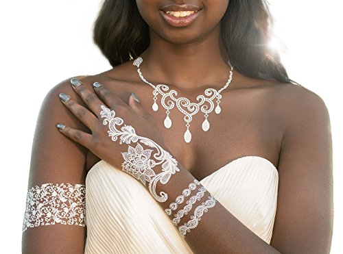 Tatuajes Temporales de Tallulah - Impresionante Colección de Cordón Blanco - Alta Calidad y Larga Duración - 4 Hojas Grandes de Tatuajes Seguros de Destello para el Cuerpo con Diseños de Tinta Blanca que Realmente Se Destacan! (Colección de encaje blanco)