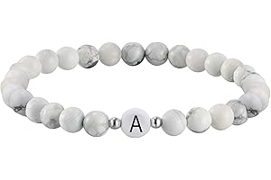 Kim Johanson Partner Perlenarmband mit Buchstabe aus Howlith Stein für Pärchen I Naturstein Freundschaftsarmband in Weiß I Geschenk für Paare mit Gravur I Für Frauen und Männer inkl. Schmuckbeutel