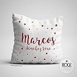  Cojín guardería personalizado 40x40 cm. Incluye relleno. Nombre y estrellas. Elige el color del diseño. Regalo nacimiento, recién nacido, bebe. Cojines infantiles originales.