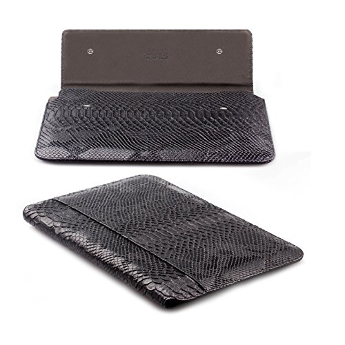 MacBook Pro & Air 13“ Tasche | passend für 11.6 bis 14.0 Zoll Laptops | Cobra Optik schwarz | iCues Piquante Etui | weitere Leder-Imitat – und Farbvarianten verfügbar | universelle Schutz-Hülle mit Geschenk-Box - 2