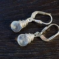 Kleine Edelstein-Ohrringe mit echtem Regenbogen-Mondstein und 925 Sterling Silber auch mit Ohr-Clips oder Klapp-Haken / Original-Handarbeit von Stein & Silber