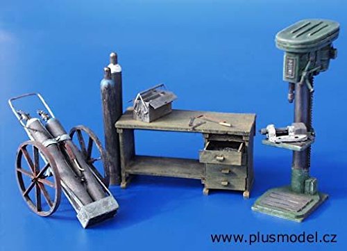 Preisvergleich Produktbild Plusmodel 094 Werkstatteinrichtung Resinbausatz 1 / 35