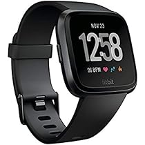 fitbit versa ブラック 01_versa4-black-device-store-
