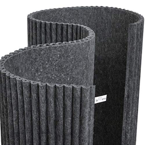 PET ondulado: con 3 metros de largo y 1,2 metros de alto, este rollo de material de poliéster con fibra no entretejida tiene excelentes cualidades de amortiguación del sonido, haciéndolo ideal para usarlo en estudios de grabación de sonido o salas de escucha. La superficie se ha dispuesto para formar un patrón ondulado mediante la tecnología Mondaplen.