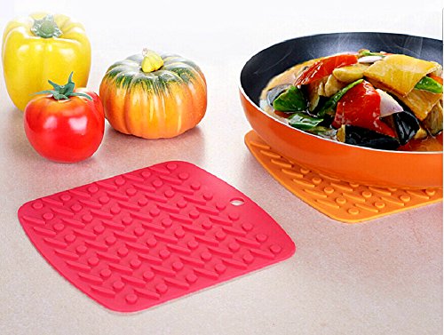 iNeibo Kitchen Silikon Untersetzer-4er Pack- hitzebeständig bis zu 230°C & Spülmachinefest- langlebig- 4 Unterschiedliche Farbe- Multifunktions: topflappen, topfhalter, topfschoner, Deckelöffner (rot) - 4