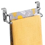 COLOCACIÓN SENCILLA: Los ganchos para colgar incorporados permiten colocar estos accesorios de baño sobre puertas de hasta 1,9 cm de grosor. En pocos segundos habrá más espacio para colgar y guardar toallas y trapos.