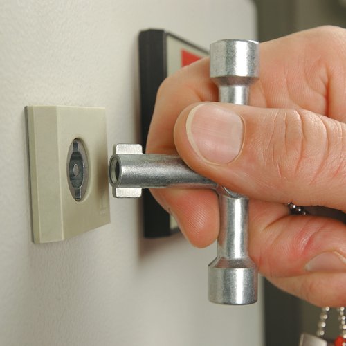 KNIPEX 00 11 03 Schaltschrank-Schlüssel für gängige Schränke und Absperrsysteme 76 mm - 2