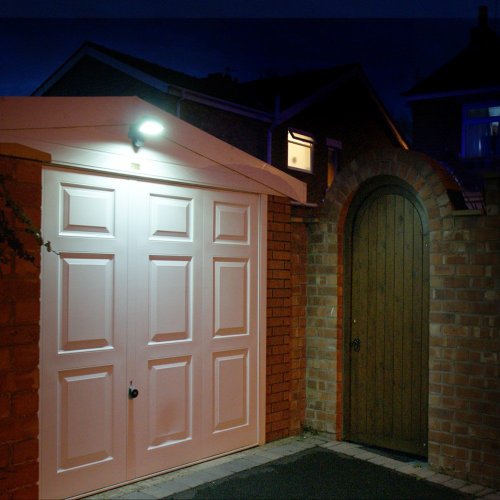 60 WHITE LED SUPER BRIGHT PIR MOTION SENSOR SECURITY FLOODLIGHT LAMP GARDEN / GARAGE / YARD OUTDOOR LIGHT - MOTION DETECTOR -