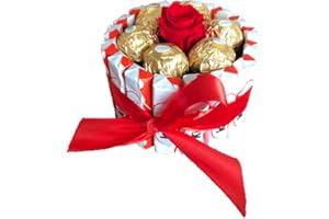 DESAYUNOS A LA CARTA Tartas Kinder: Cesta de chocolate perfecta para regalar en Navidad, San Valentín y cumpleaños con Kinder Bueno, Schoko Bons, Ferrero y flores preservadas (Circular mini con rosas)