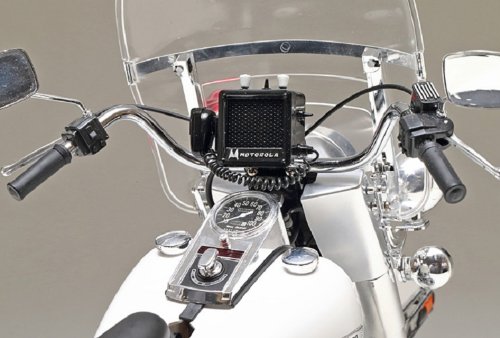 Tamiya 300016038 - 1:6 Harley-Davidson Police Bike, Motorräder