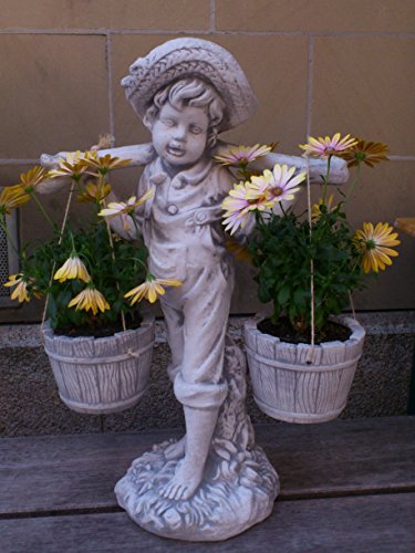 Süße Figur Junge mit Blumenampel aus Steinguss, frostfest - 4