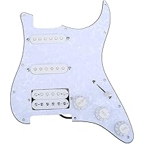 Musiclily 11 Schroefgaten SSS Pickguard Loaded Slagplaat met Hot Rail Hoge Output Element Set voor Fender Squier Strat Elektrische Gitaar, 4-laags White Pearl